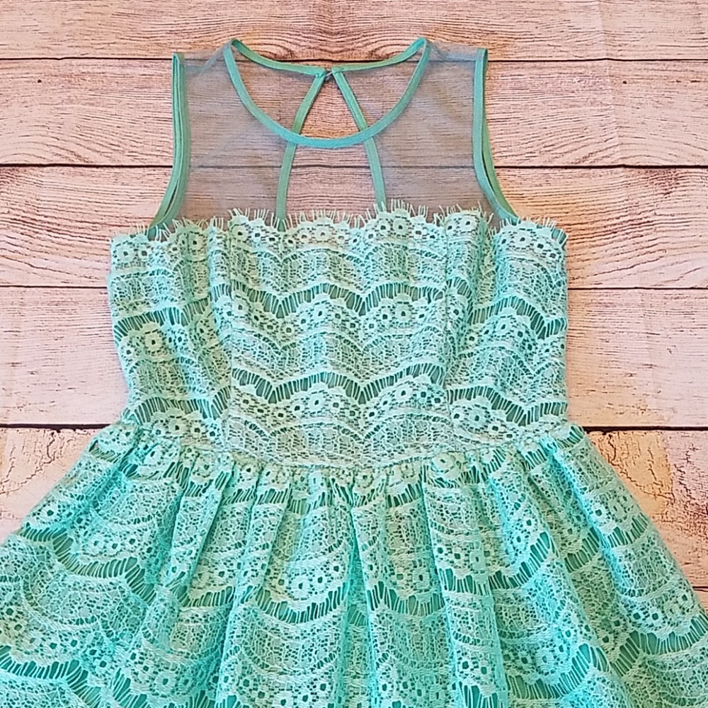 Beautiful Mint Green Lace Spring Dress Sz Medium - Picture 2 of 8